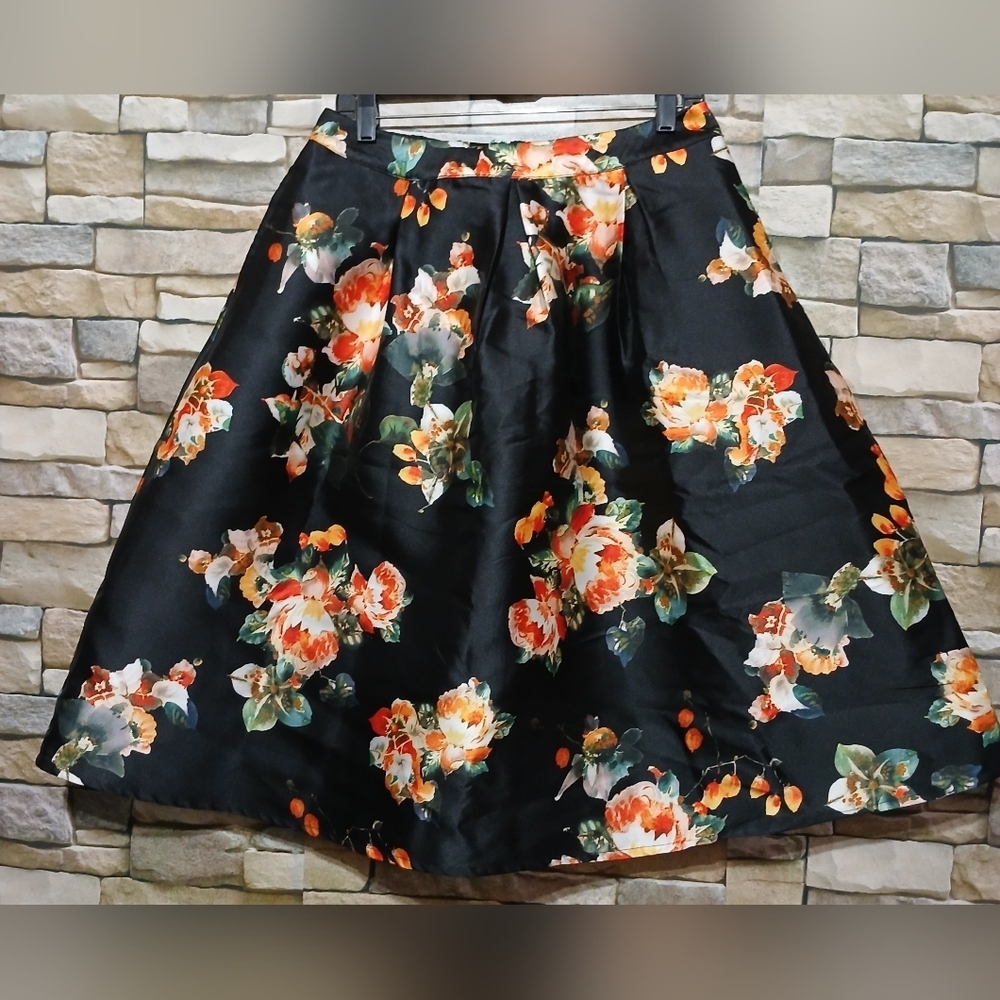 LARA Beautiful Women's Large Floral‎ Skirt New